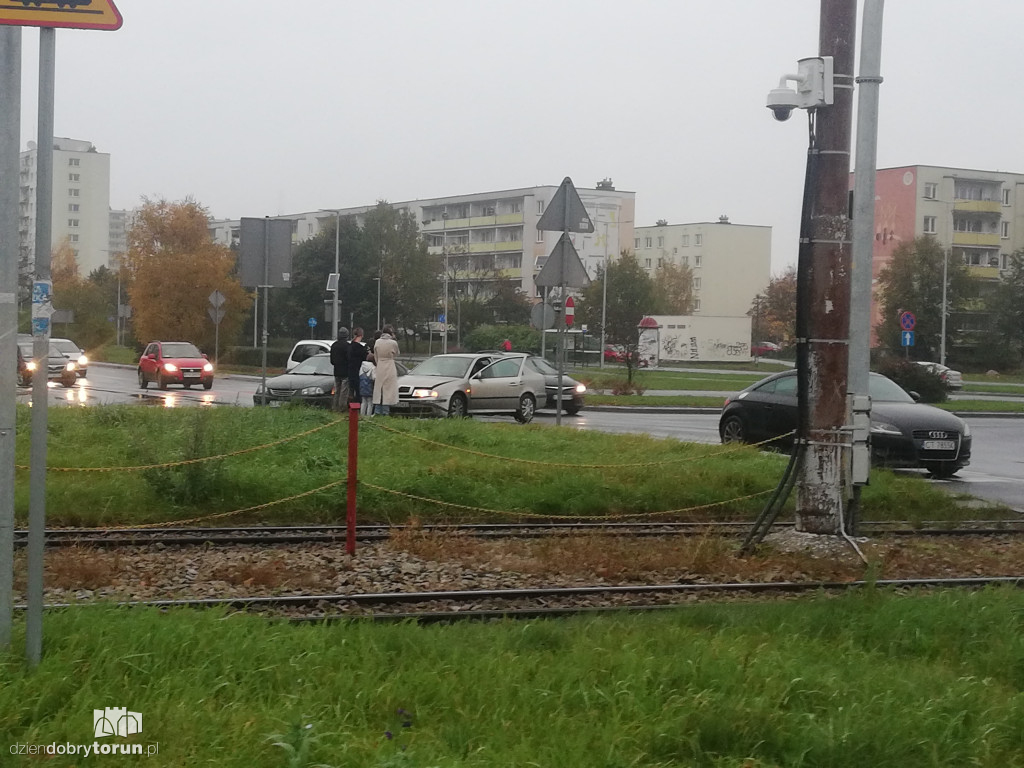 Kolizja aut pod szpitalem dziecięcym