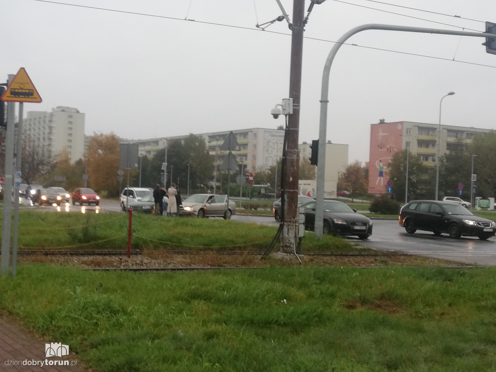 Kolizja aut pod szpitalem dziecięcym