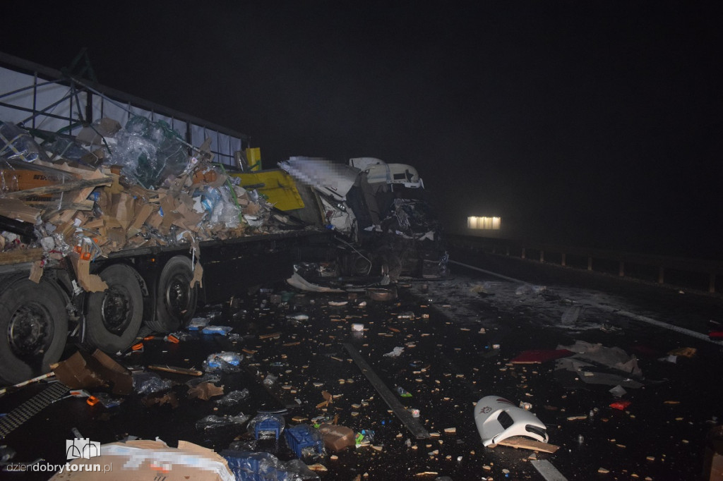 Zderzenie ciężarówek na autostradzie