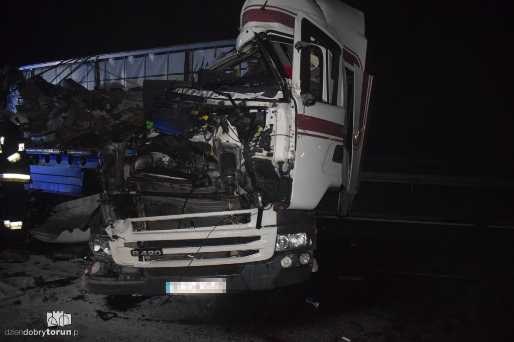 Zderzenie ciężarówek na autostradzie