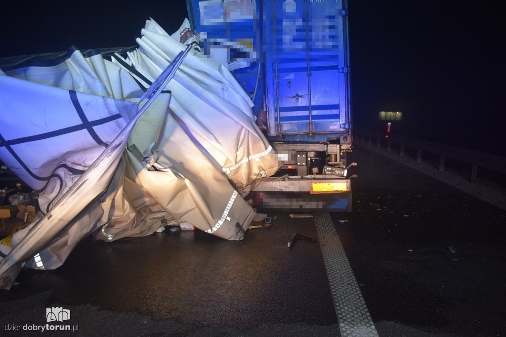 Zderzenie ciężarówek na autostradzie