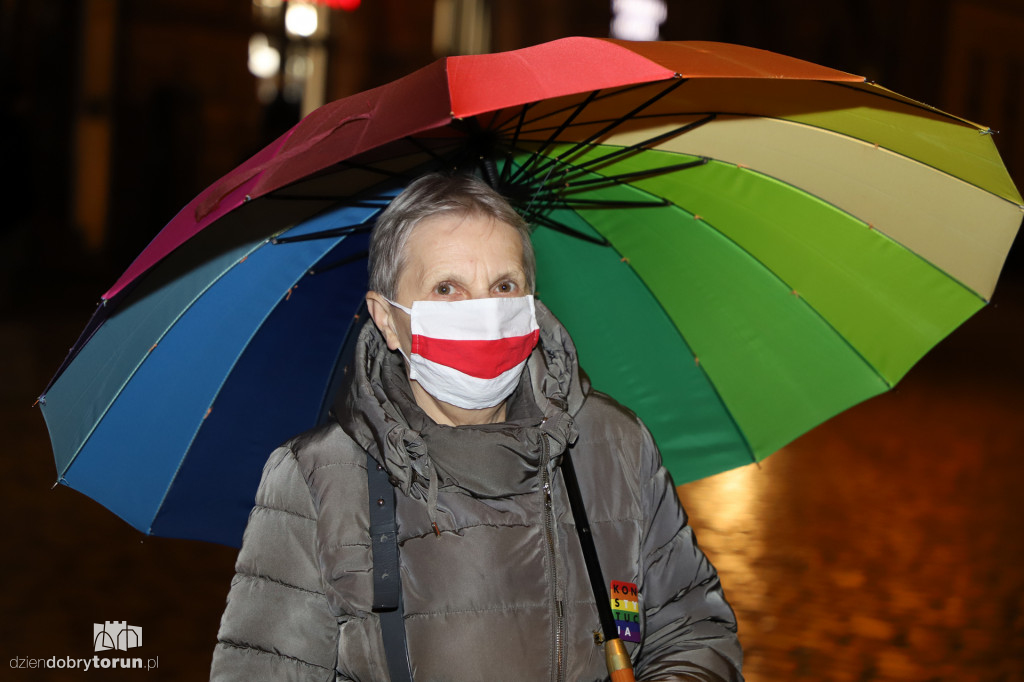 Protest kobiet pod siedzibą Kuratorium Oświaty