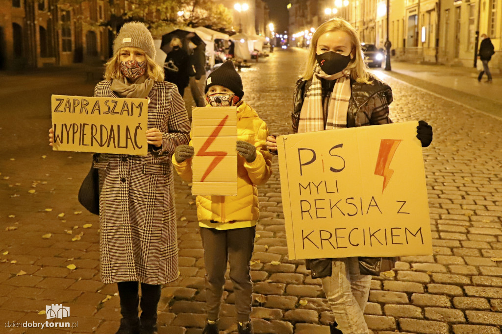 Protest kobiet pod siedzibą Kuratorium Oświaty