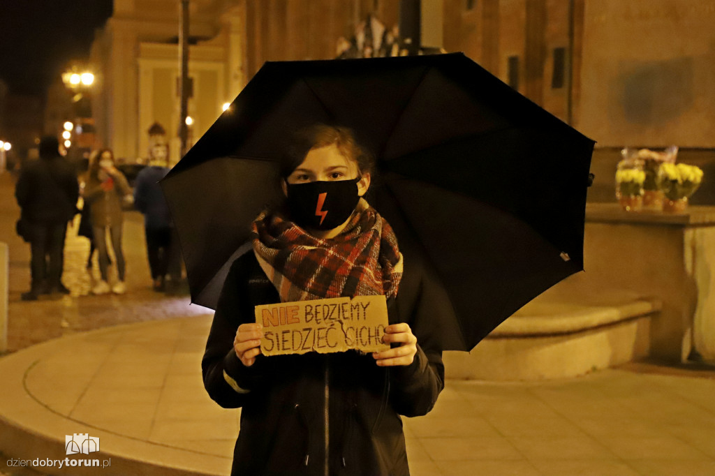 Protest kobiet pod siedzibą Kuratorium Oświaty