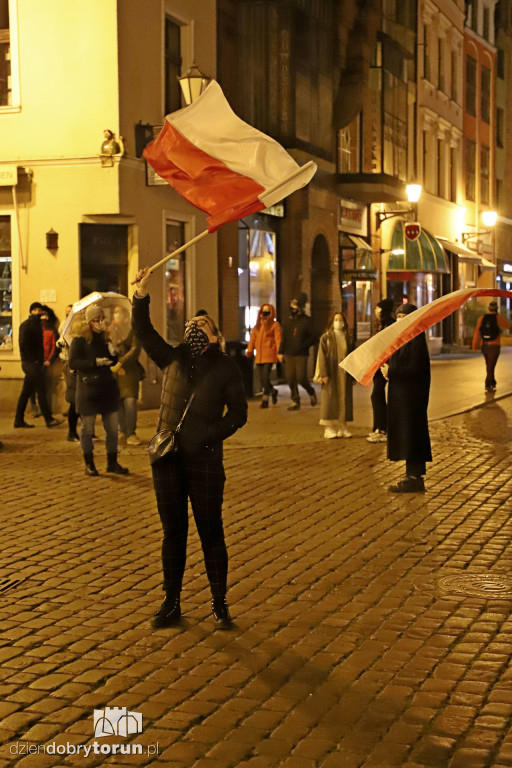 Protest kobiet pod siedzibą Kuratorium Oświaty