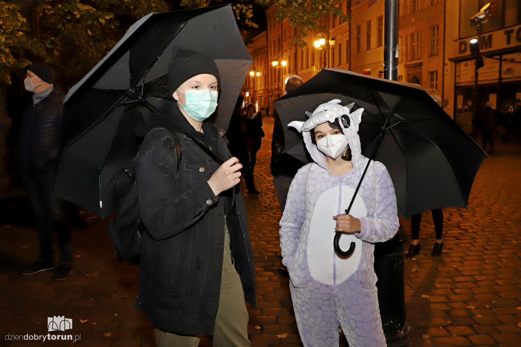 Protest kobiet pod siedzibą Kuratorium Oświaty