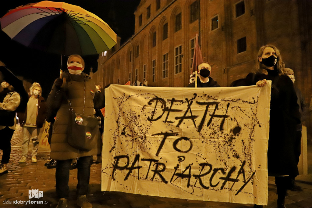 Protest kobiet pod siedzibą Kuratorium Oświaty