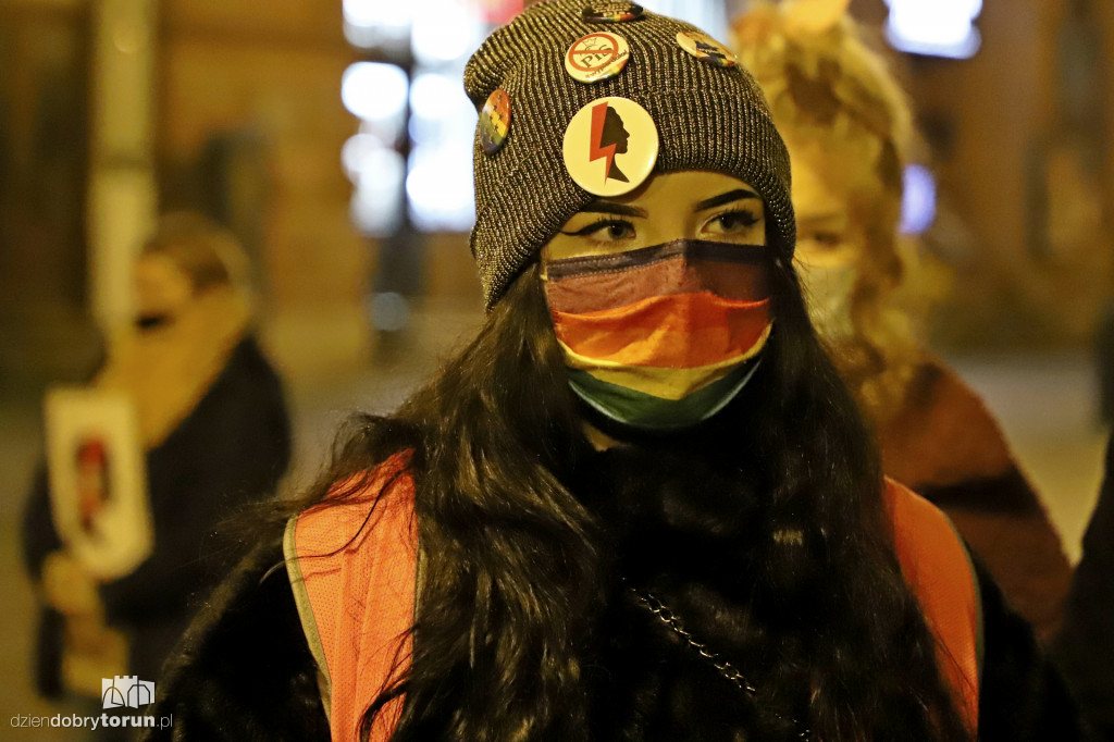 Protest kobiet pod siedzibą Kuratorium Oświaty