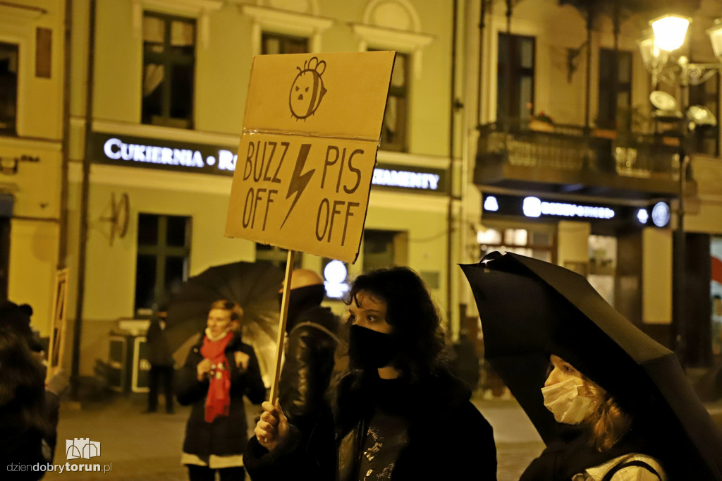 Protest kobiet pod siedzibą Kuratorium Oświaty
