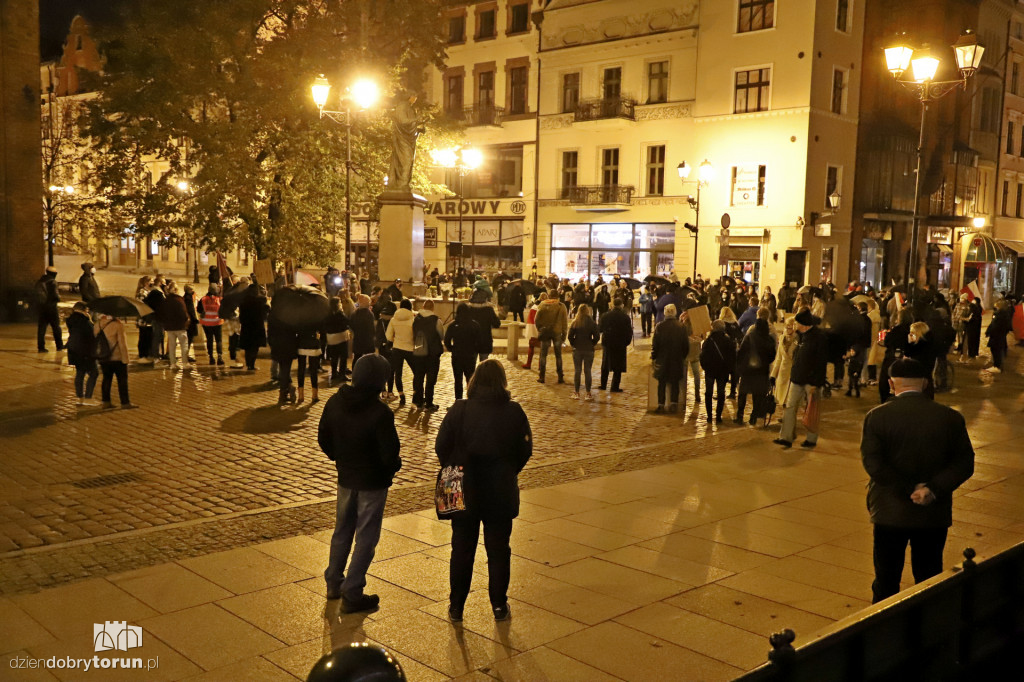 Protest kobiet pod siedzibą Kuratorium Oświaty
