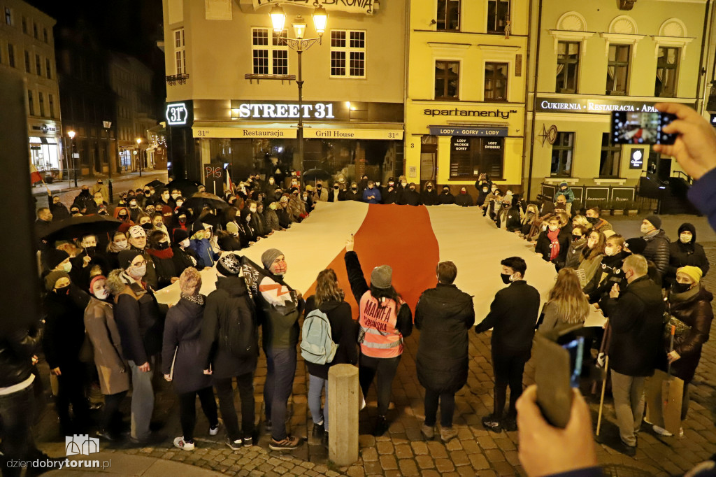 Protest kobiet pod siedzibą Kuratorium Oświaty