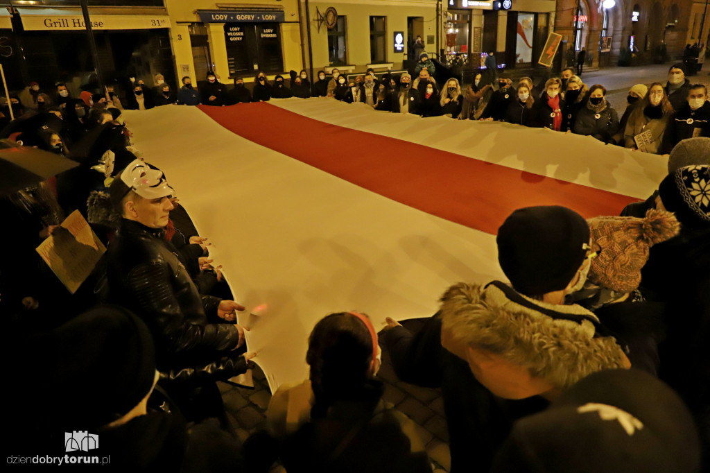 Protest kobiet pod siedzibą Kuratorium Oświaty