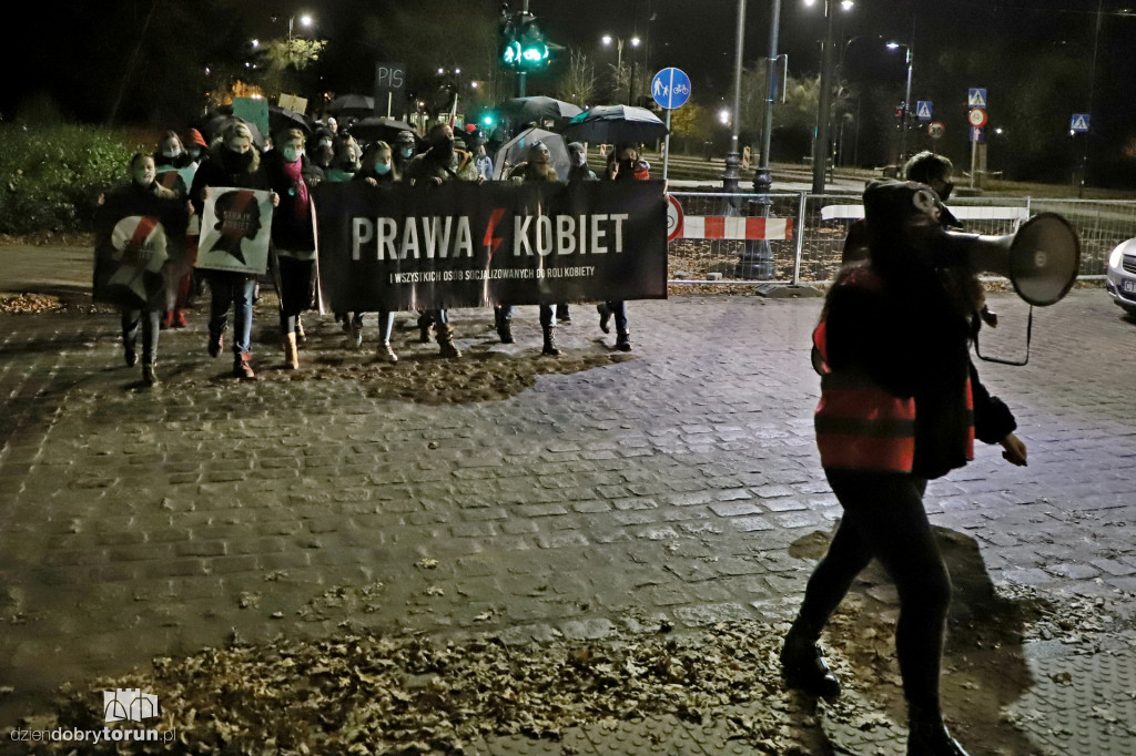 Protest kobiet pod siedzibą Kuratorium Oświaty
