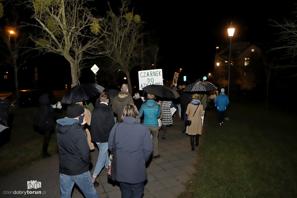 Protest kobiet pod siedzibą Kuratorium Oświaty