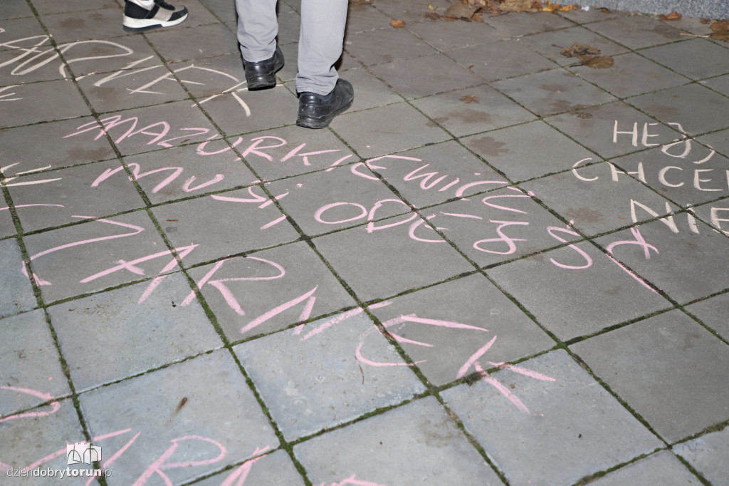 Protest kobiet pod siedzibą Kuratorium Oświaty