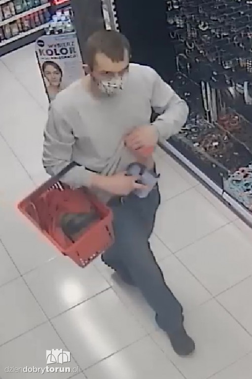 Policjanci poszukują złodzieja z Lubicza