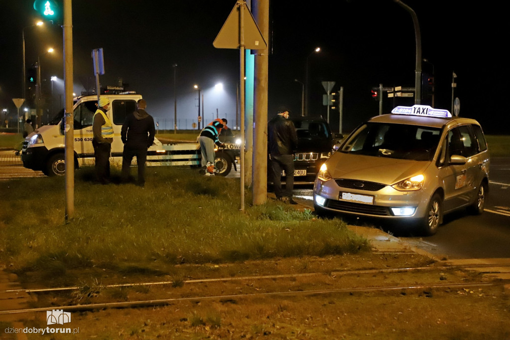 Kolizja z udziałem trzech samochodów