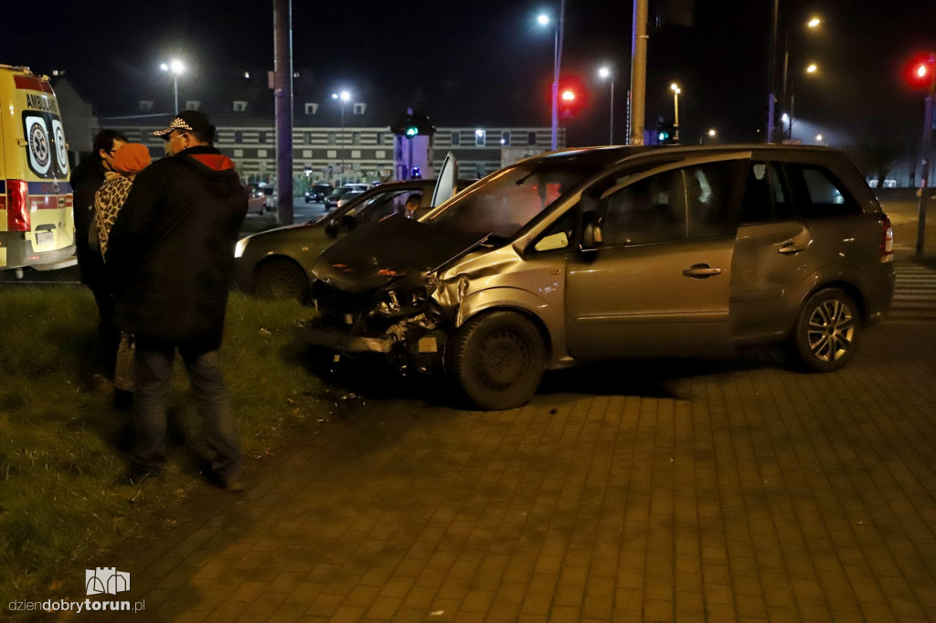 Kolizja z udziałem trzech samochodów