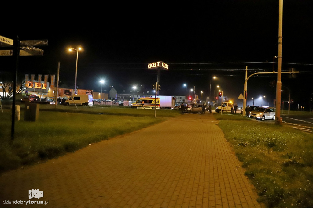 Kolizja z udziałem trzech samochodów