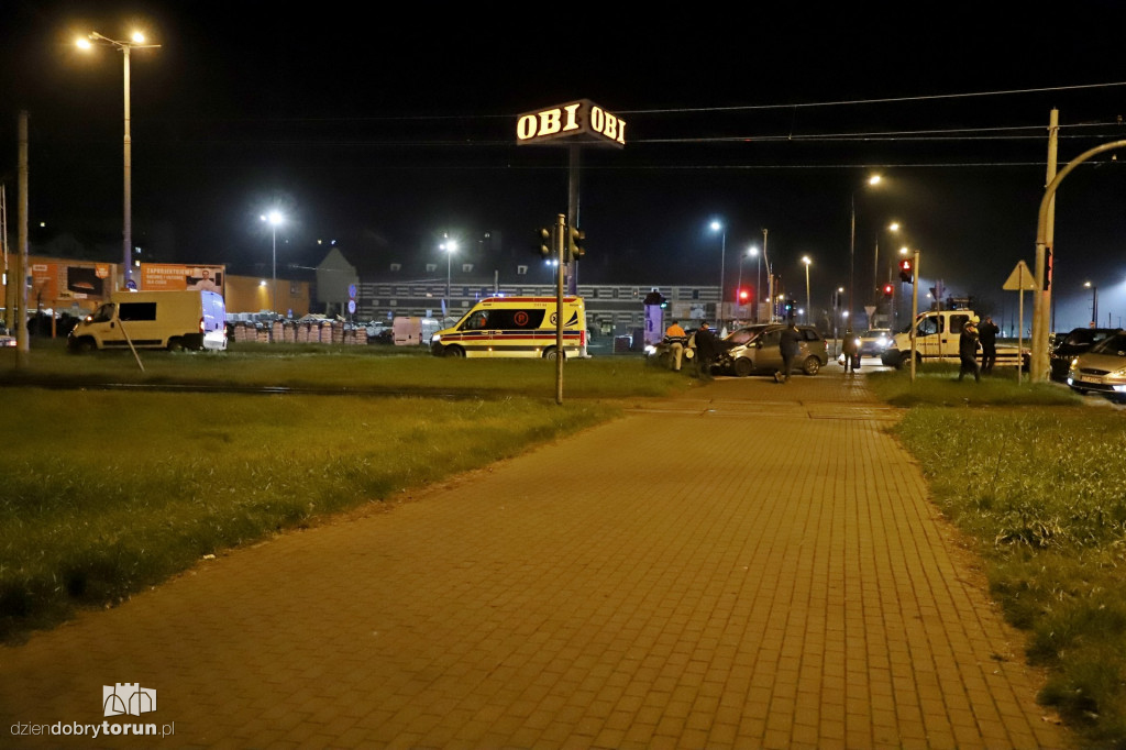 Kolizja z udziałem trzech samochodów