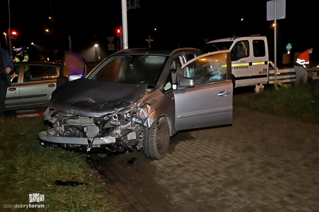 Kolizja z udziałem trzech samochodów