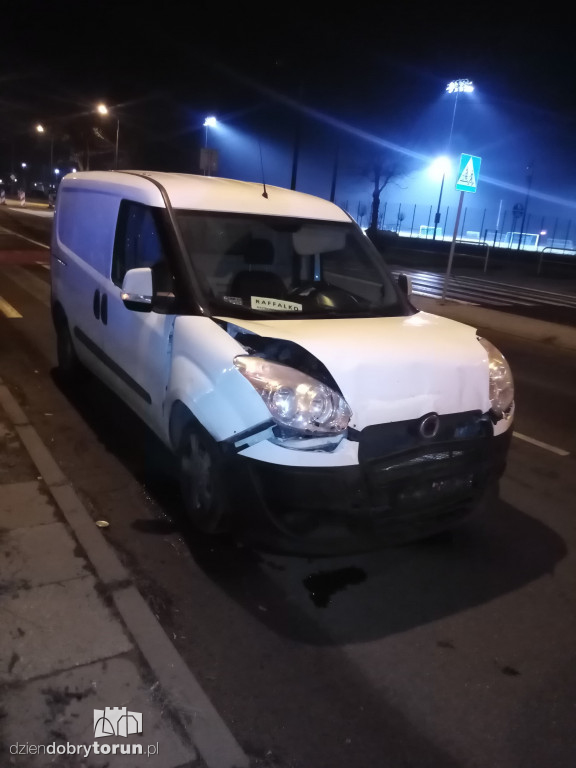 Toruń: kolizja trzech aut przy ul. Przy Skarpie