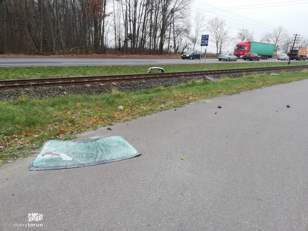 Wypadek w Łysomicach k. Torunia. Kierowca bez szans