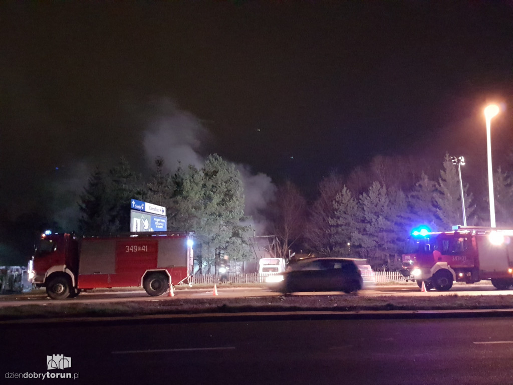 Toruń: pożar budynku przy Szosie Lubickiej