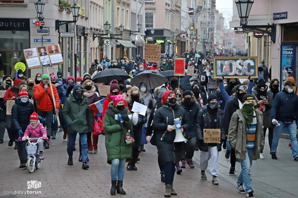 Toruń: protest kobiet ulicami starówki