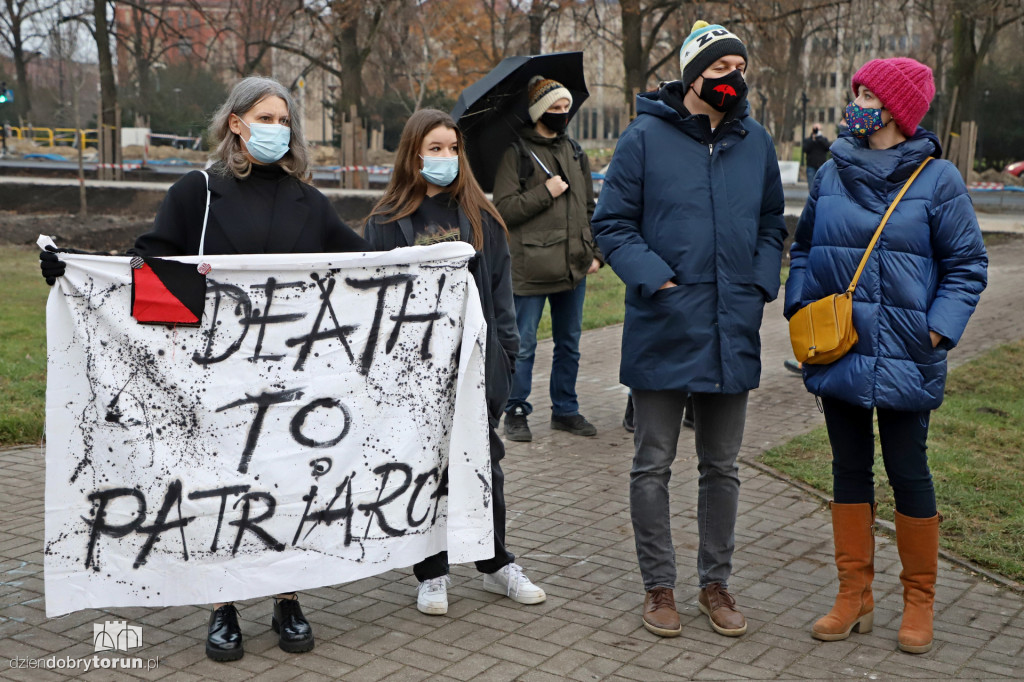 Toruń: protest kobiet ulicami starówki