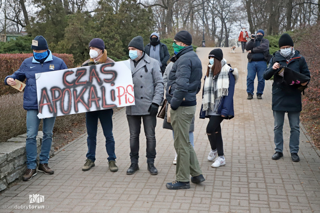 Toruń: protest kobiet ulicami starówki