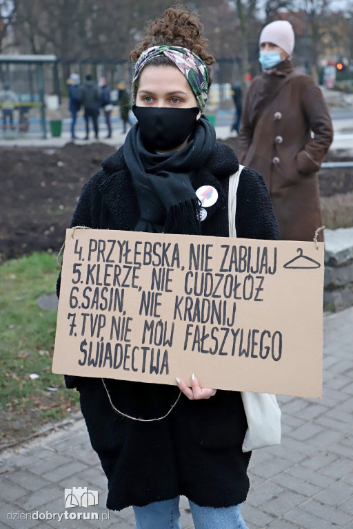 Toruń: protest kobiet ulicami starówki