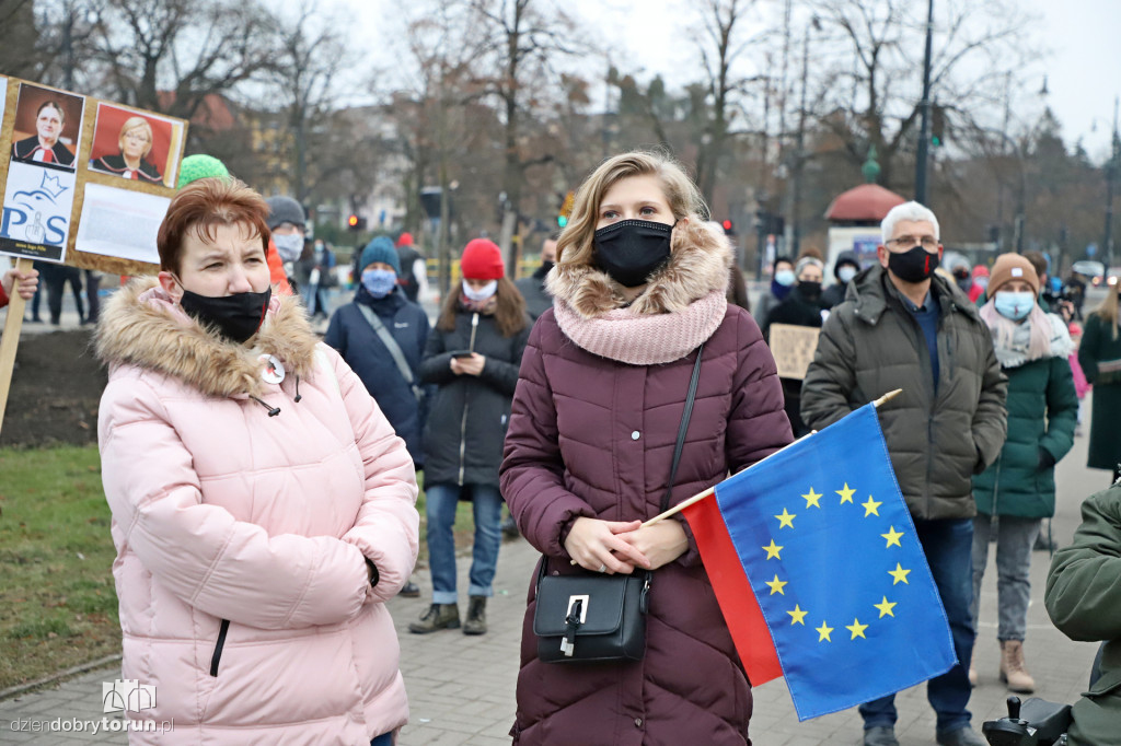 Toruń: protest kobiet ulicami starówki