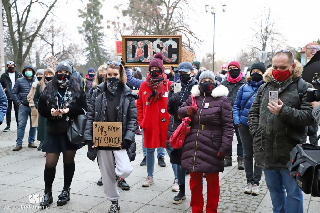 Toruń: protest kobiet ulicami starówki