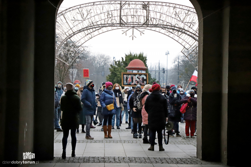 Toruń: protest kobiet ulicami starówki