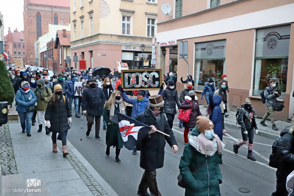 Toruń: protest kobiet ulicami starówki