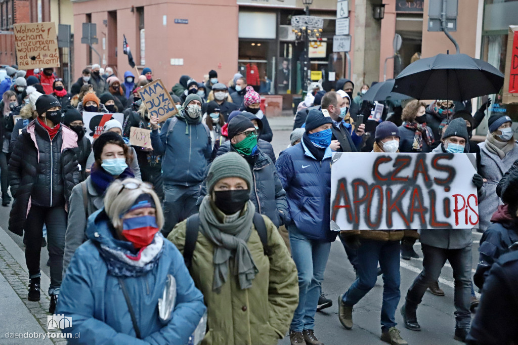 Toruń: protest kobiet ulicami starówki