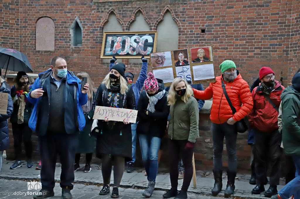 Toruń: protest kobiet ulicami starówki