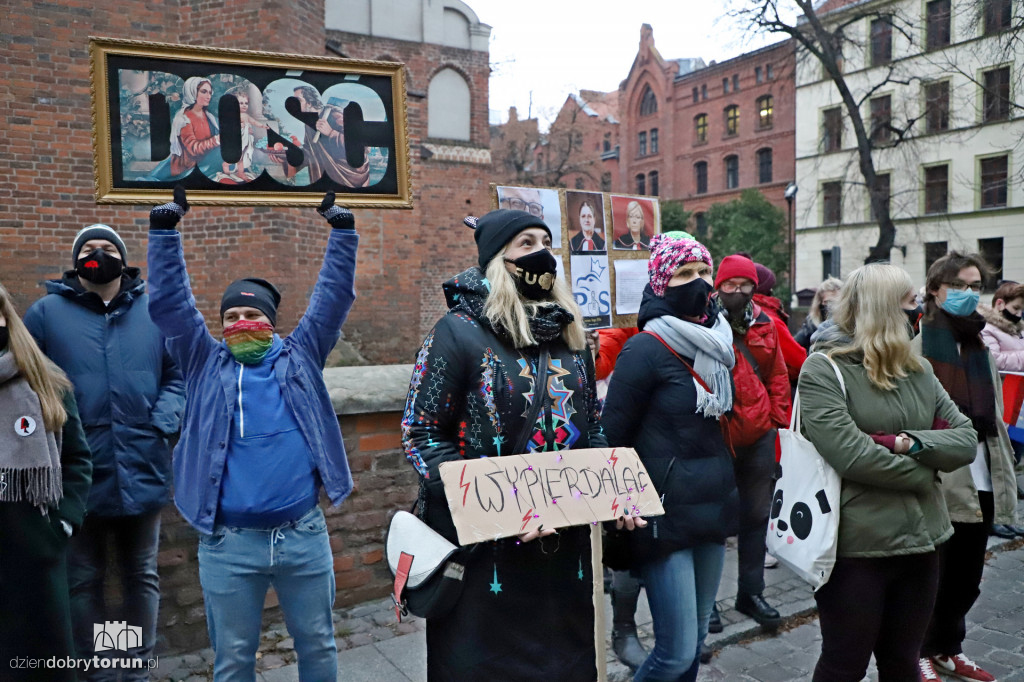 Toruń: protest kobiet ulicami starówki