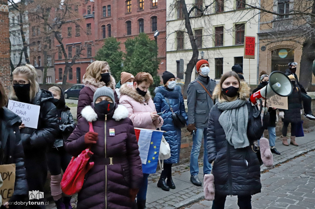 Toruń: protest kobiet ulicami starówki