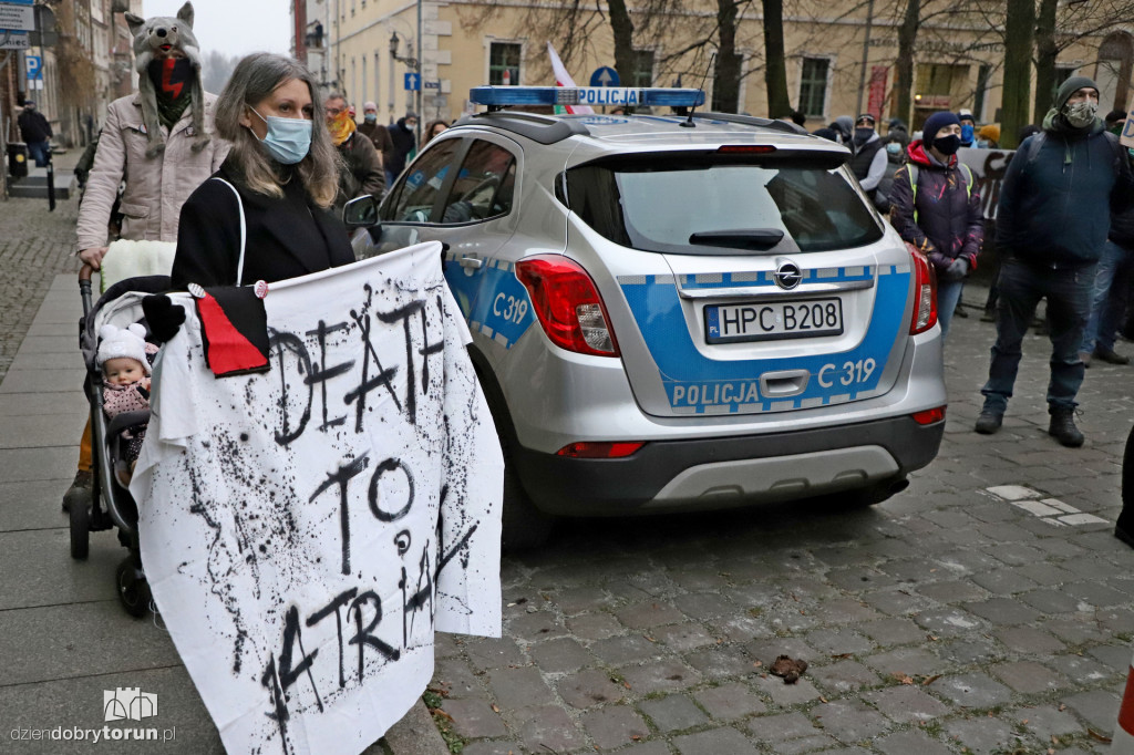 Toruń: protest kobiet ulicami starówki