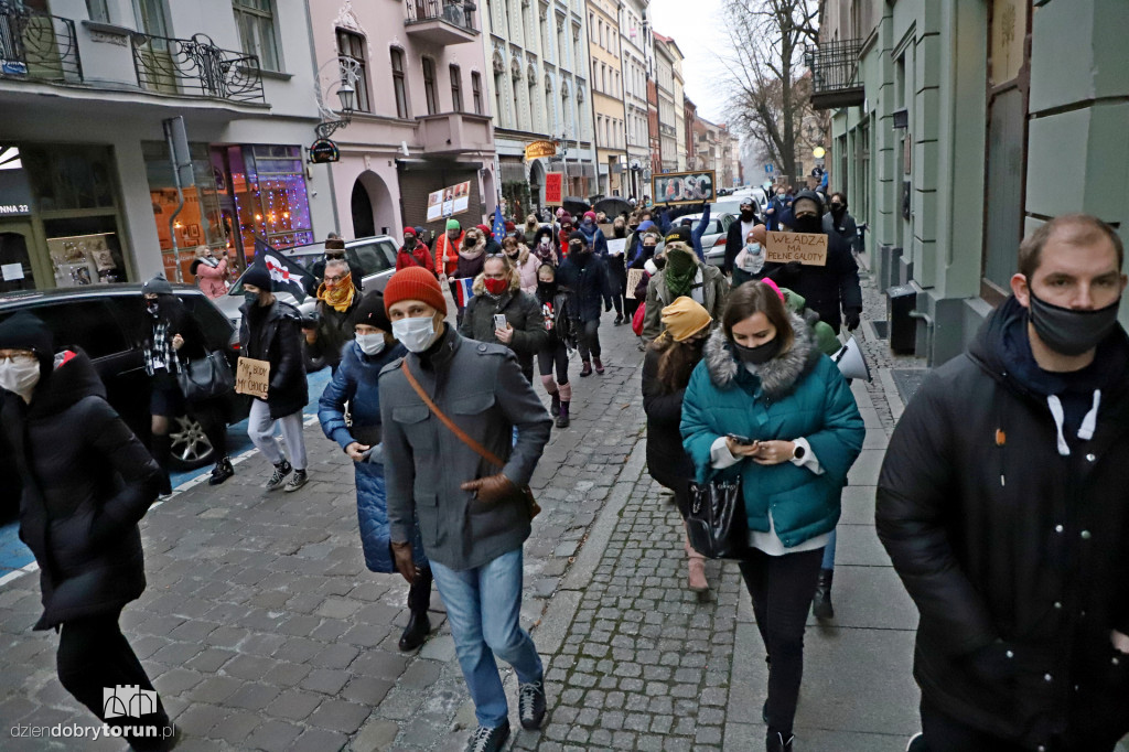 Toruń: protest kobiet ulicami starówki