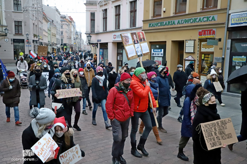 Toruń: protest kobiet ulicami starówki