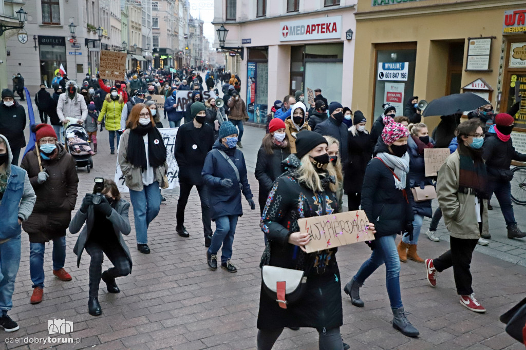 Toruń: protest kobiet ulicami starówki
