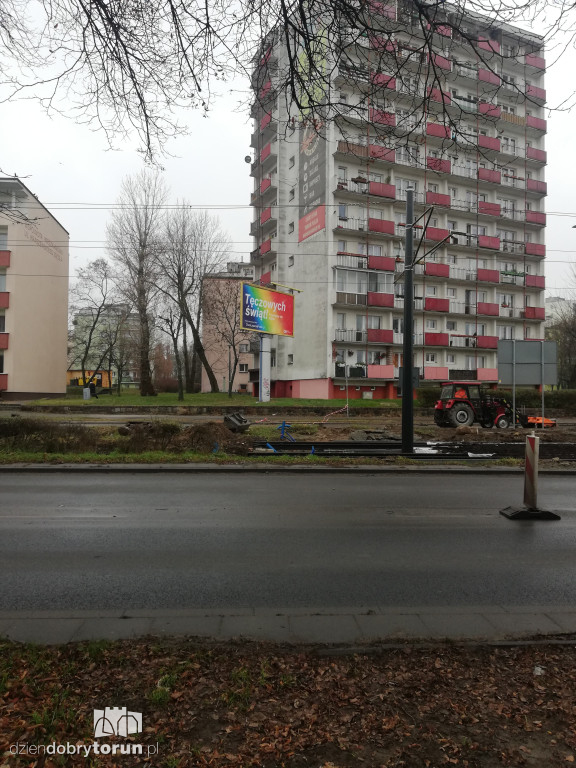 Toruń: tęczowe bilbordy na ulicach