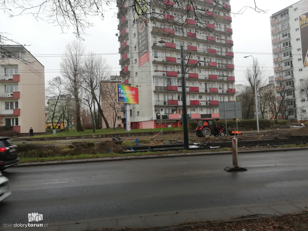 Toruń: tęczowe bilbordy na ulicach
