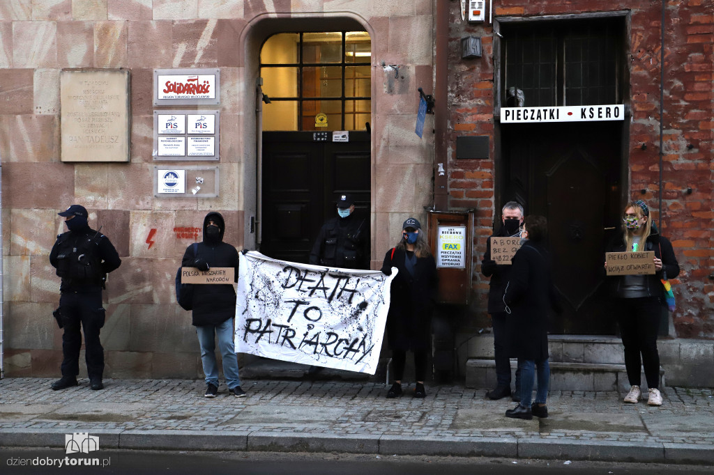 Pikieta pod siedzibą PIS