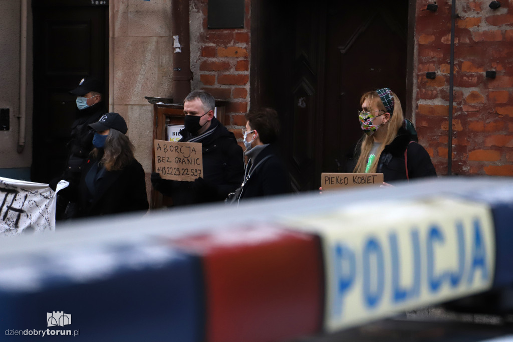 Pikieta pod siedzibą PIS