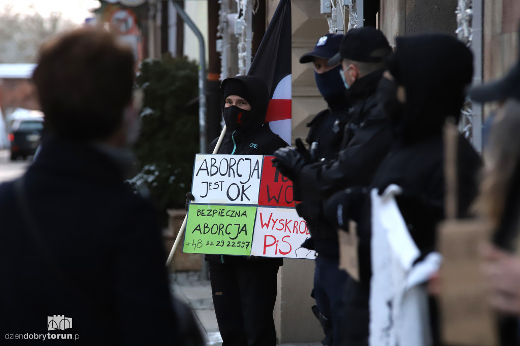 Pikieta pod siedzibą PIS