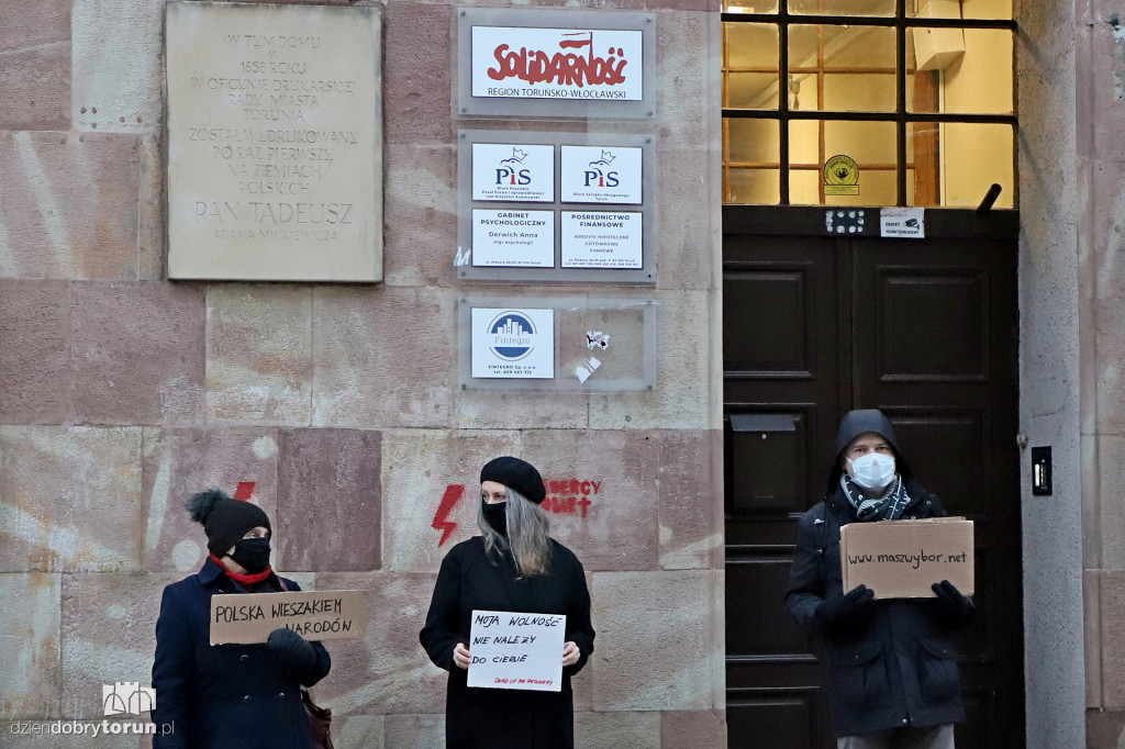 Pikieta pod siedzibą PiS